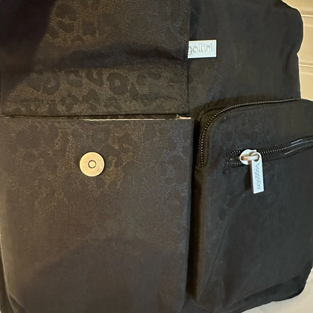 Baggallini Canyon Crossbody Bag Black Cheetah‎ Emboss Pockets Organization